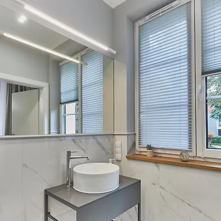 - 44 Apartament