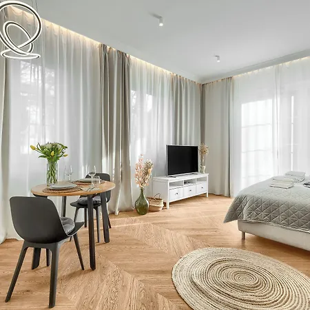- 44 Apartament
